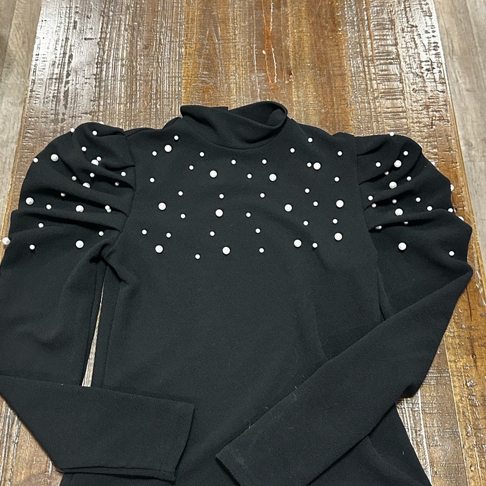 Black pearl, poof sleeve top